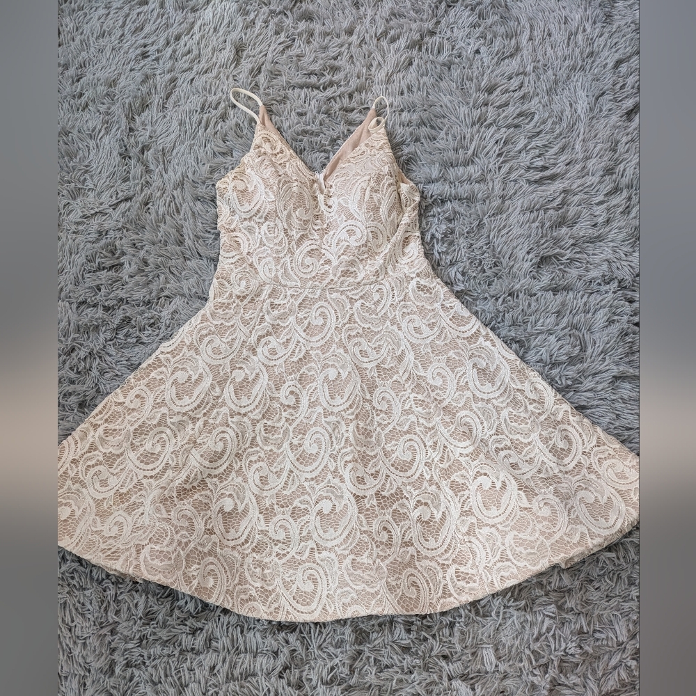 Beige/White Embroidered lace dress.